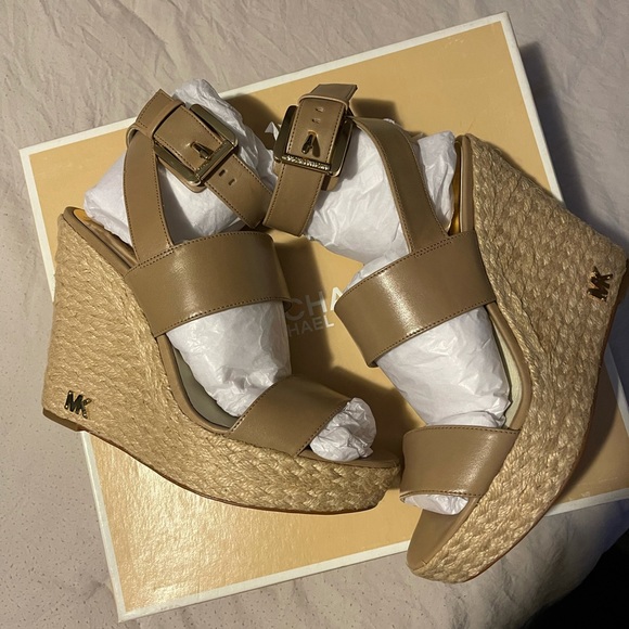 Michael Kors Brand new platform sandals - Picture 6 of 16